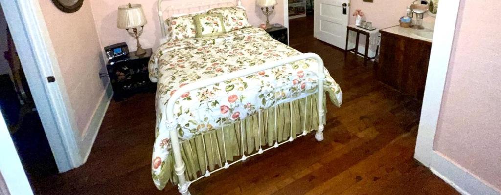 | Grady House Bed and Breakfast