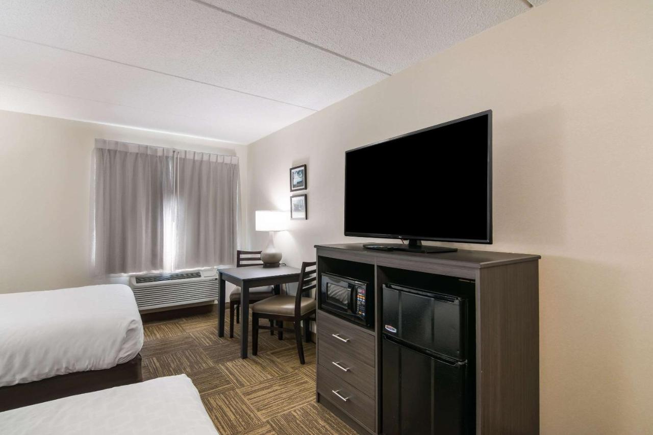 Queen Room with Two Queen Beds - Non-Smoking at Clarion Pointe Jamestown - Falconer
