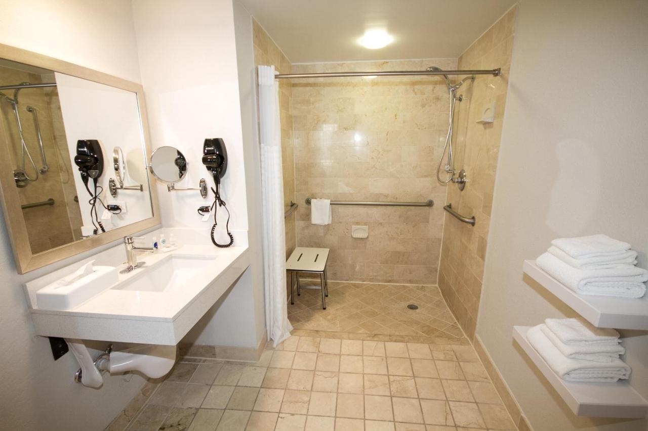 Queen Room - Accessible/Nonsmoking at Comfort Inn & Suites Downtown Brickell - Port of Miami