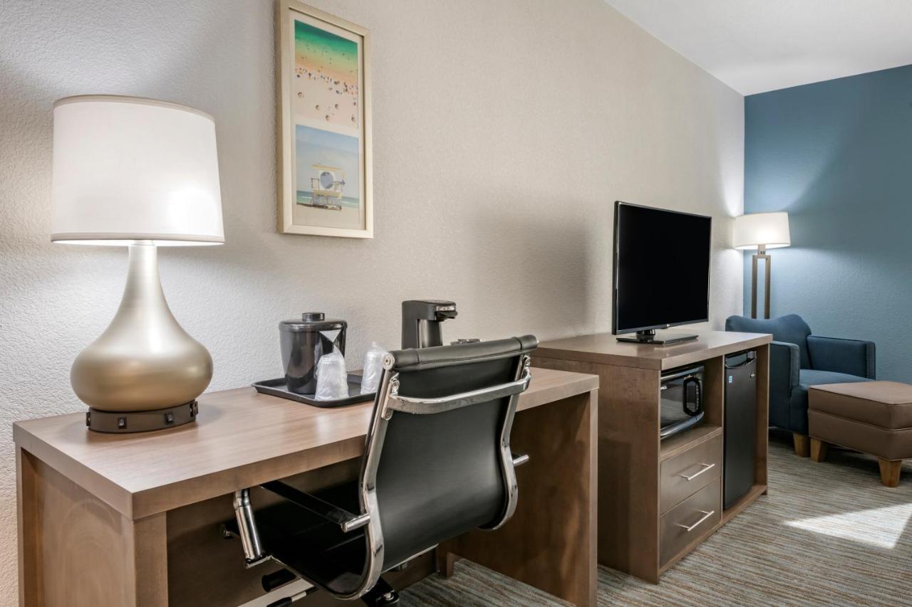 King Room at Comfort Inn & Suites Downtown Brickell - Port of Miami