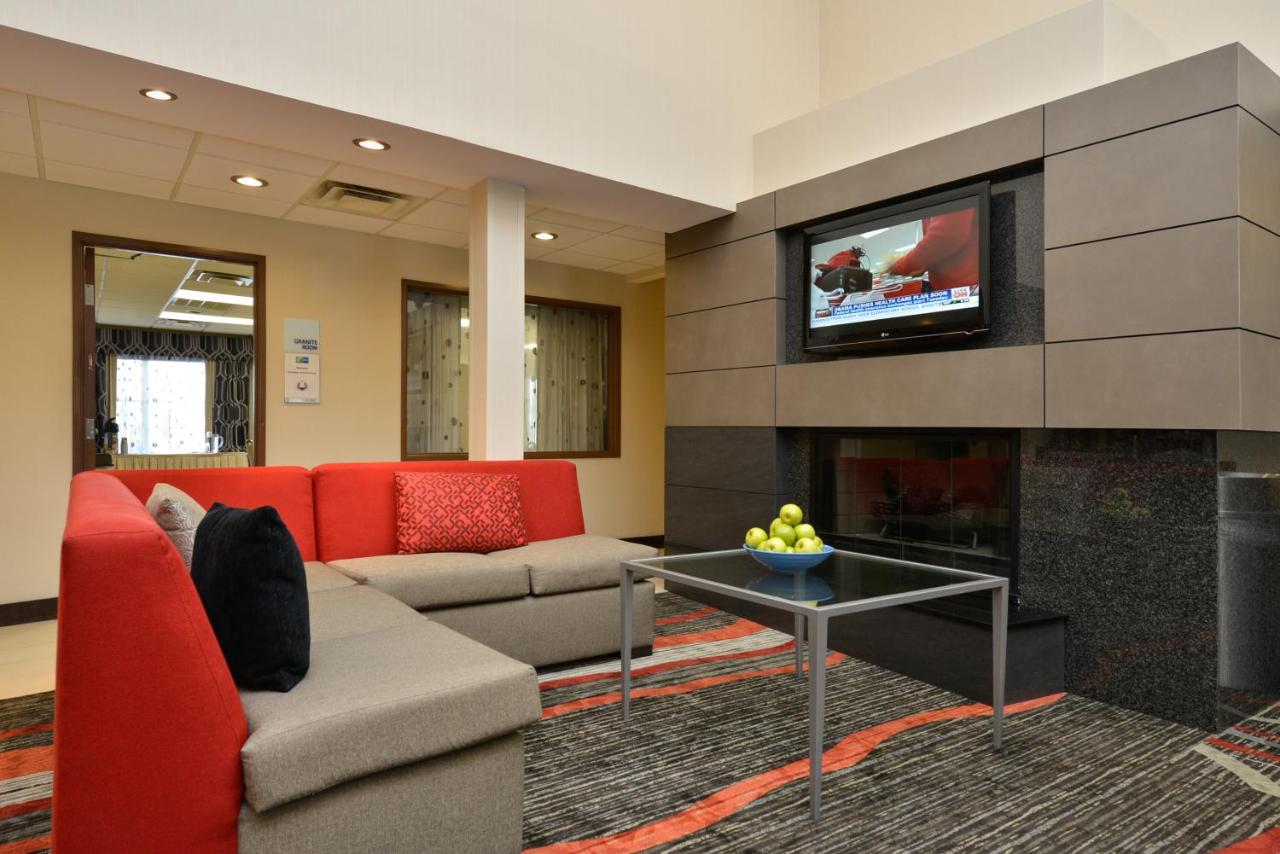 | Holiday Inn Express Boston/Milford Hotel, an IHG Hotel