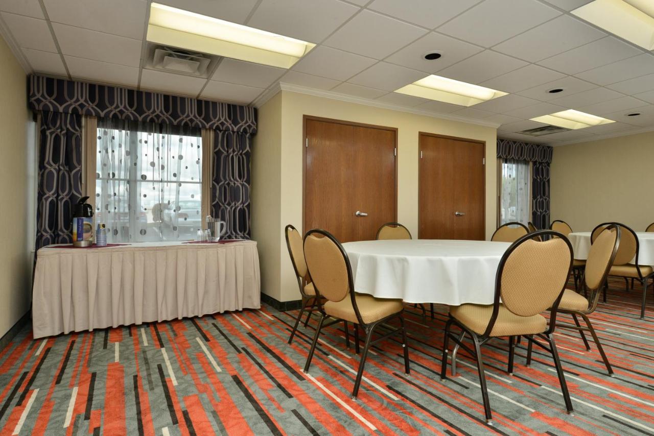 | Holiday Inn Express Boston/Milford Hotel, an IHG Hotel