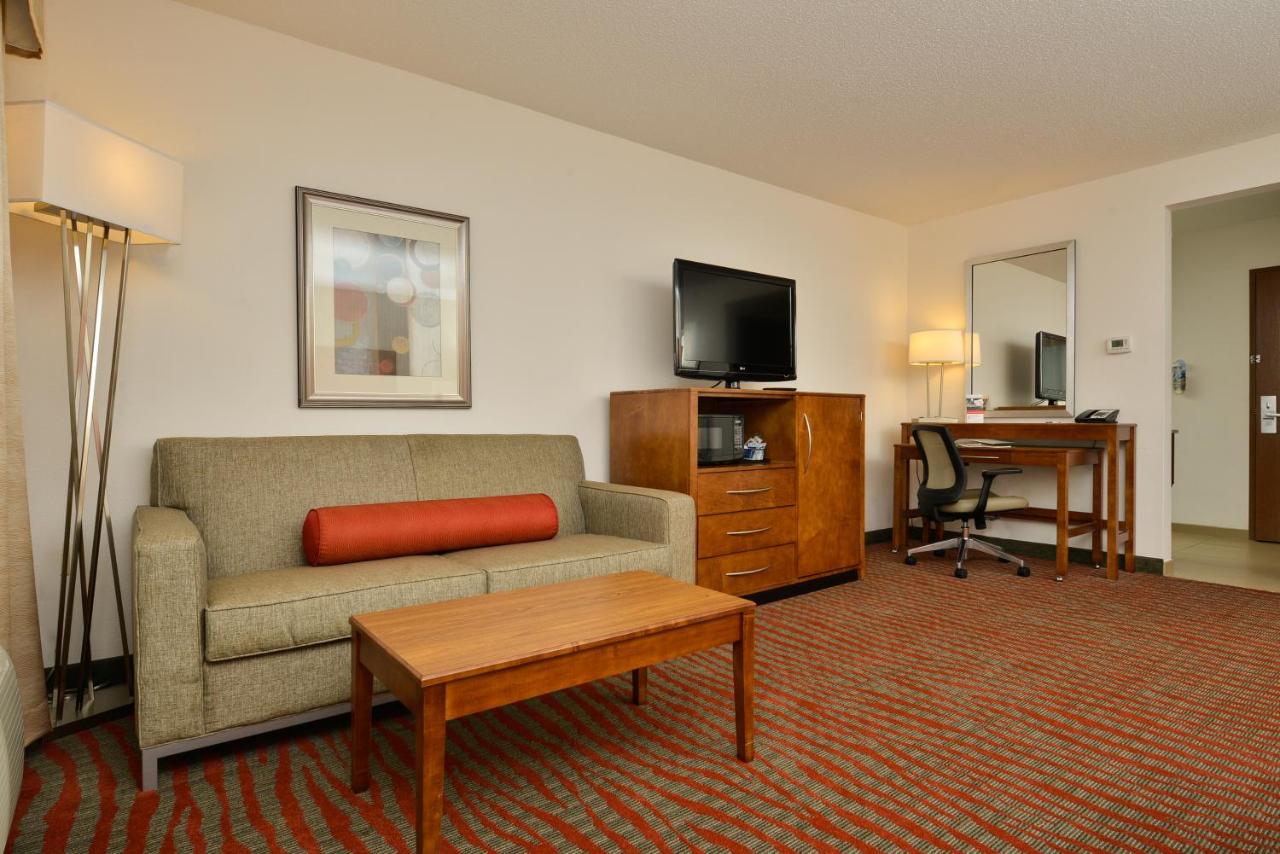 | Holiday Inn Express Boston/Milford Hotel, an IHG Hotel