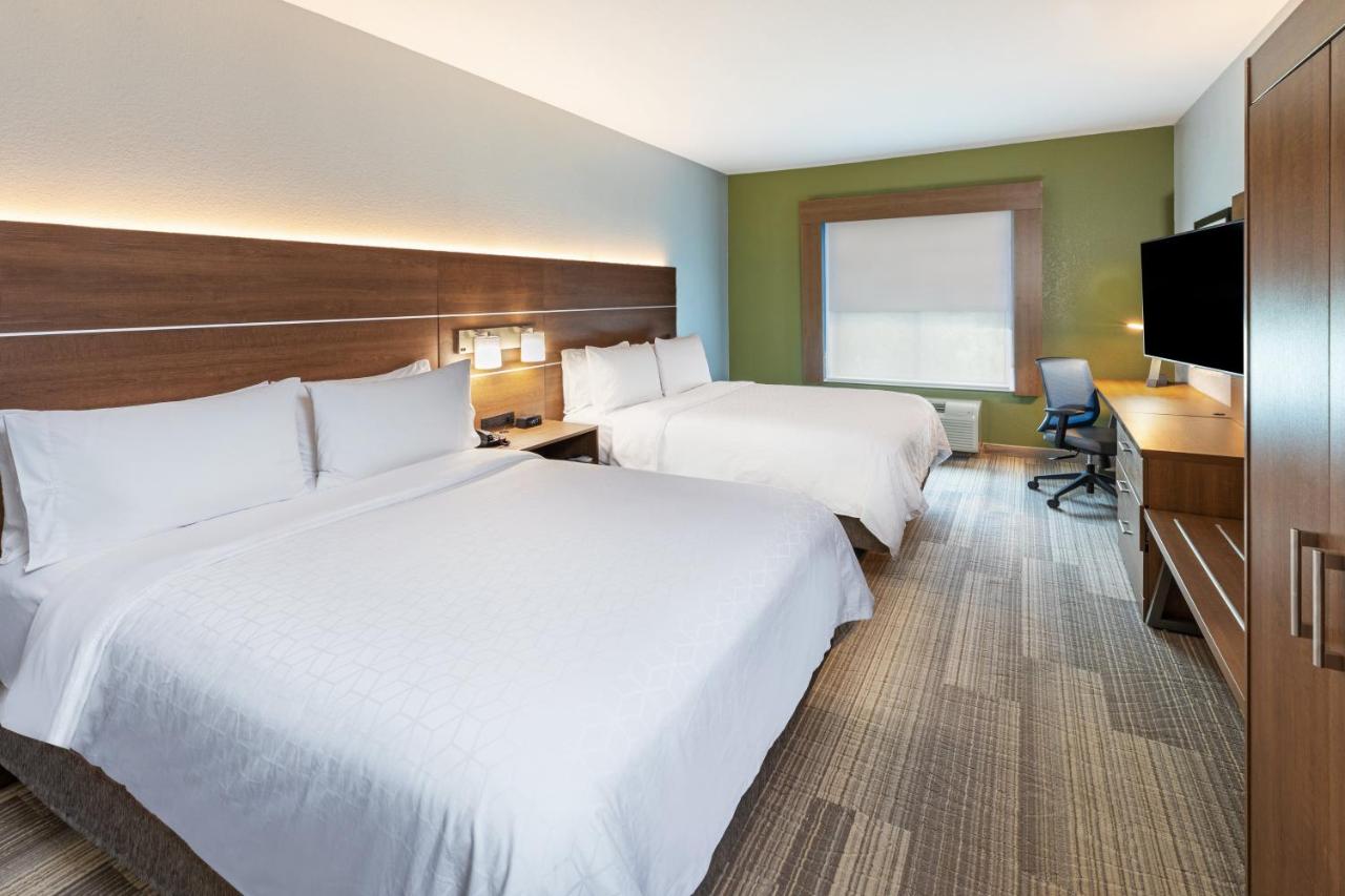Queen Room with Two Queen Beds at Holiday Inn Express & Suites Austin NE - Hutto by IHG