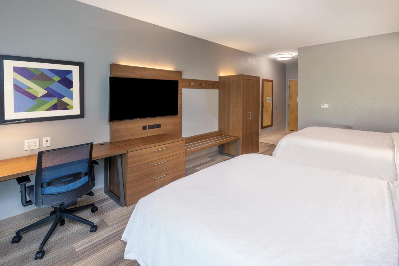 Queen Room with Two Queen Beds at Holiday Inn Express & Suites Austin NE - Hutto by IHG