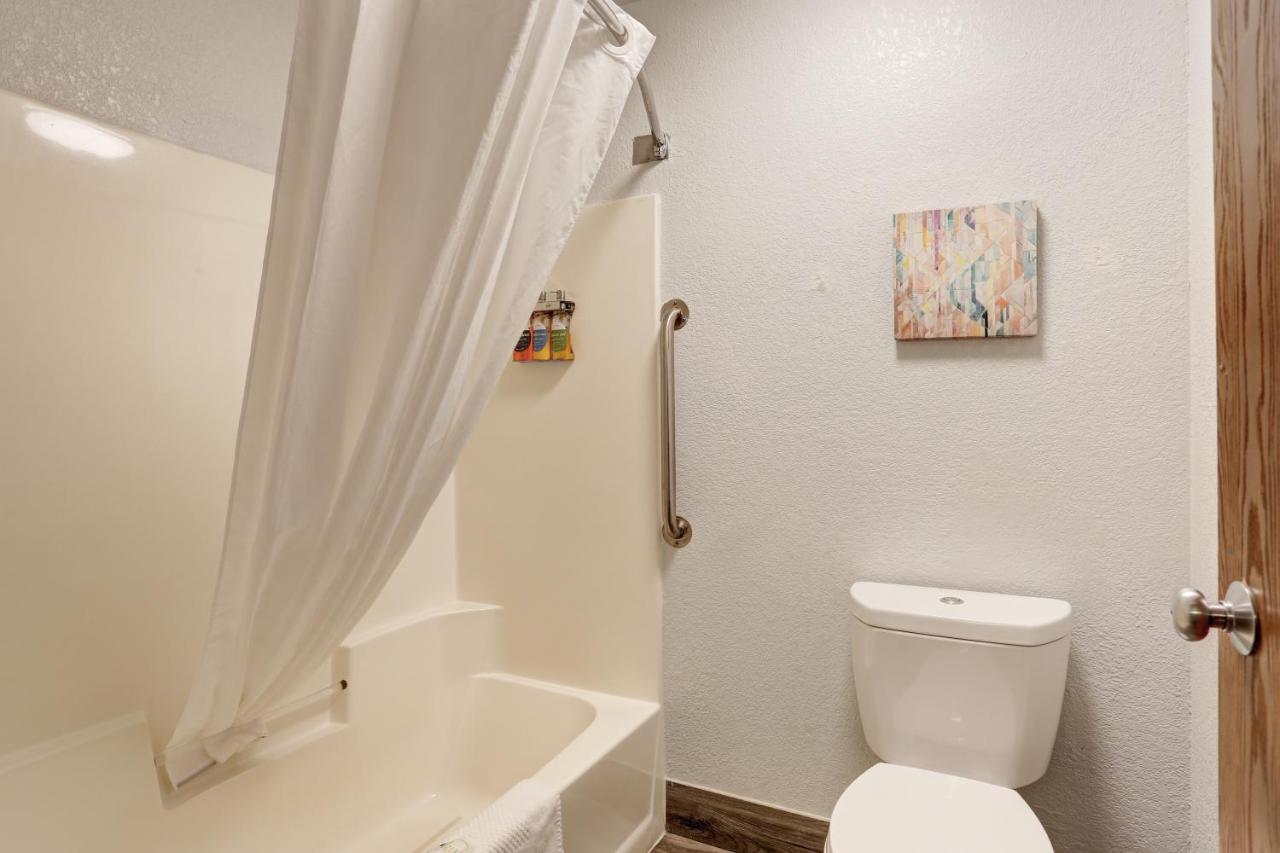 King Suite - Non-Smoking at Quality Inn Pierre - Fort Pierre