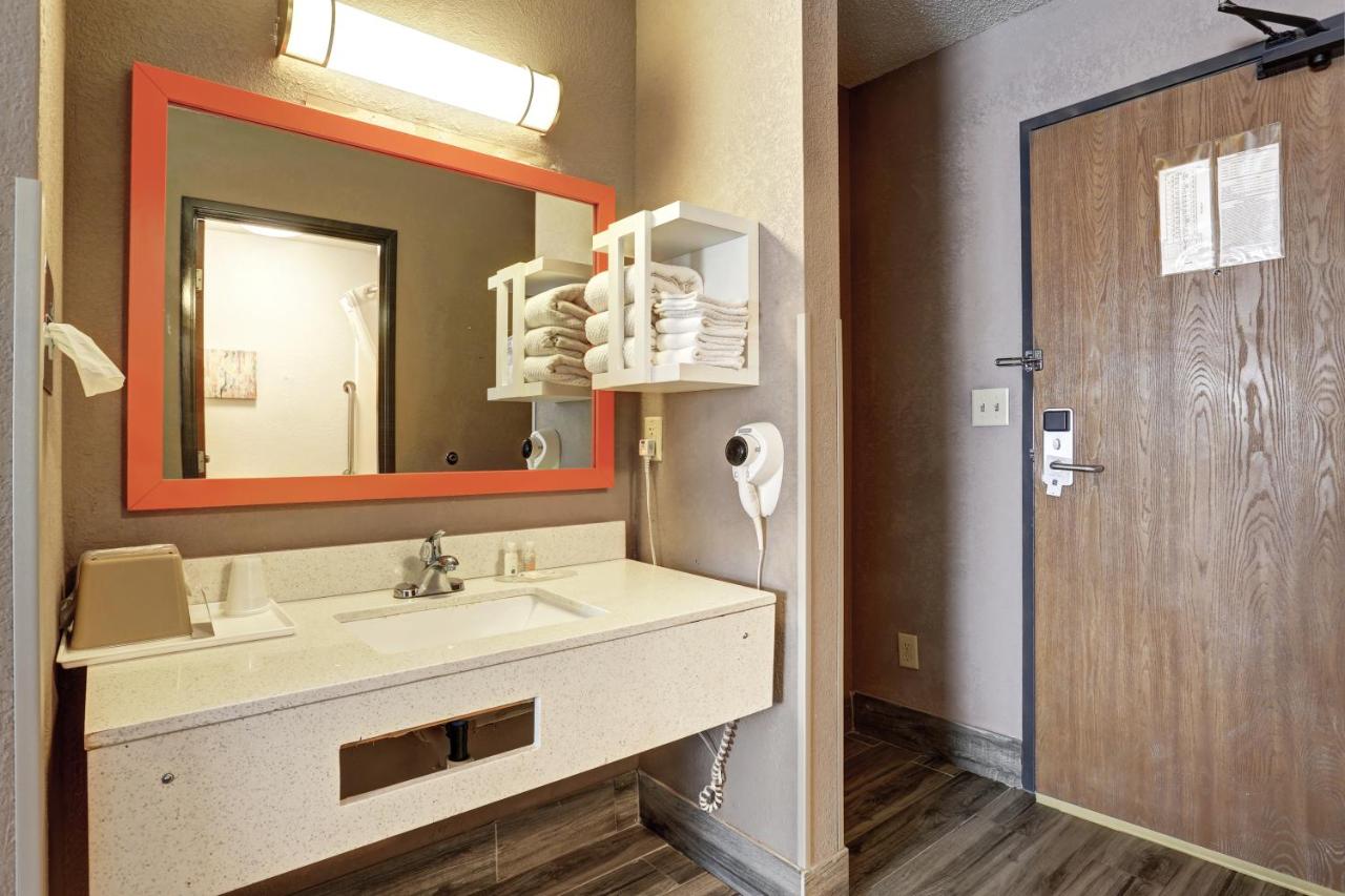 King Suite - Non-Smoking at Quality Inn Pierre - Fort Pierre