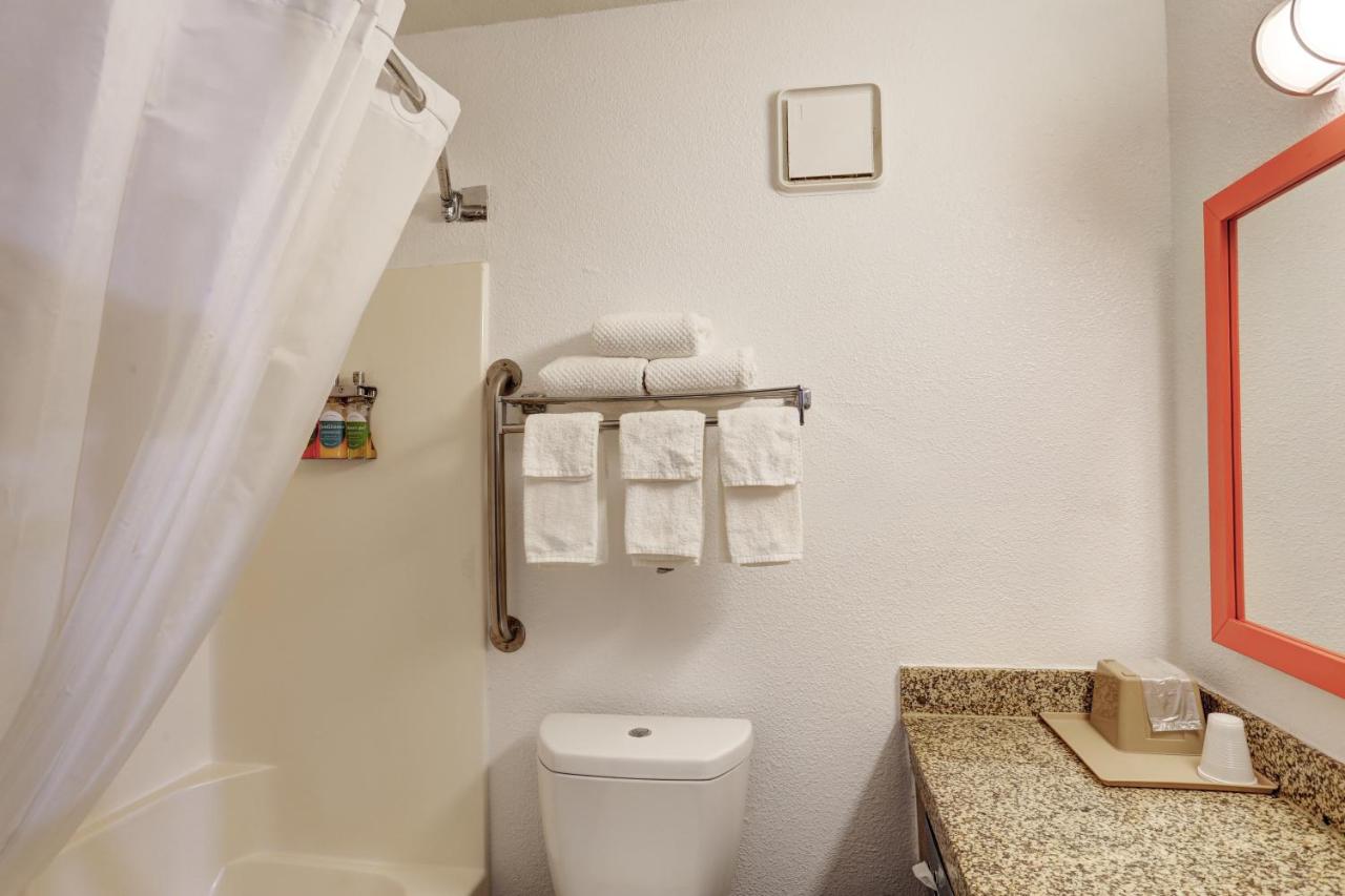 King Room - Accessible/Non-Smoking at Quality Inn Pierre - Fort Pierre