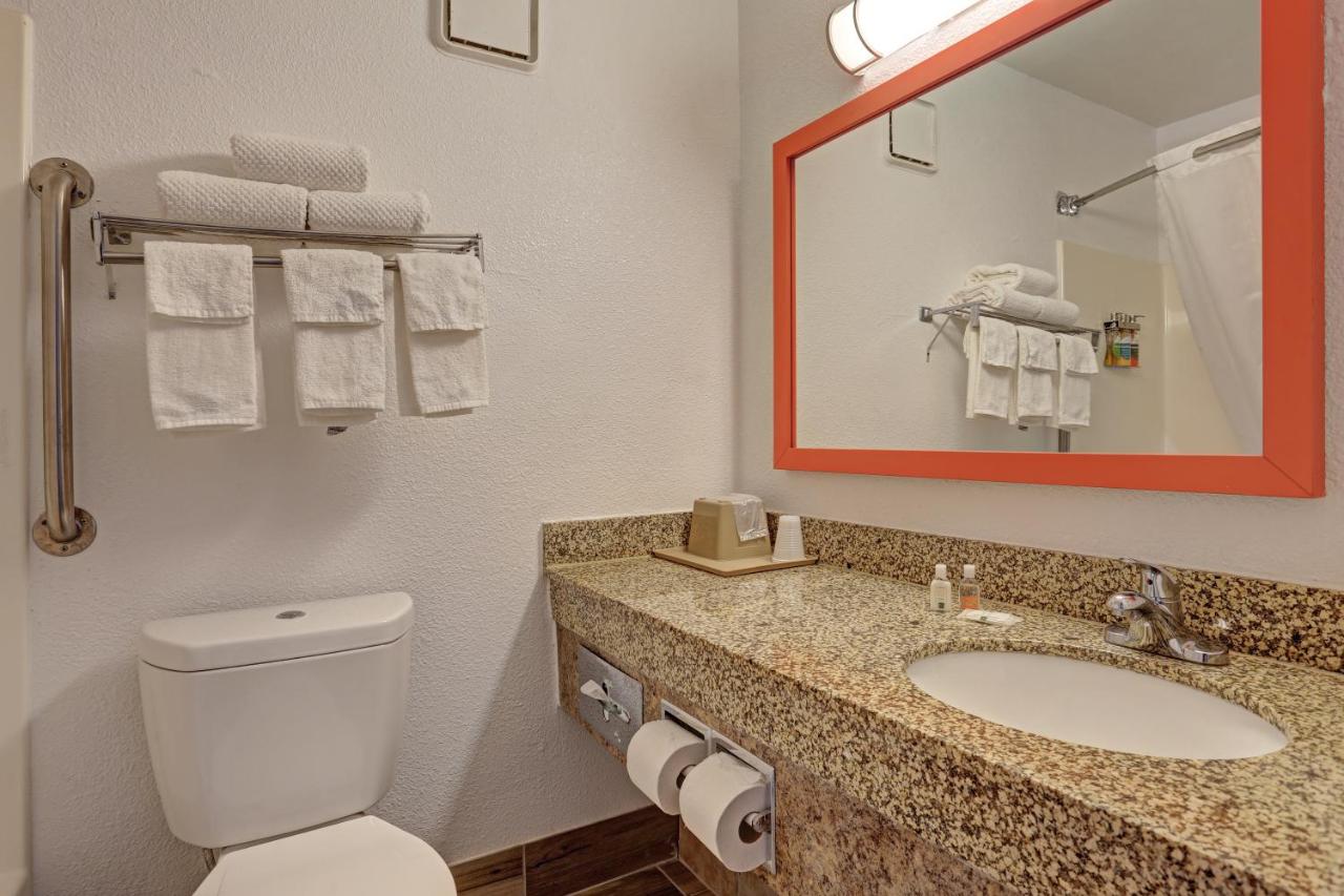 King Room - Accessible/Non-Smoking at Quality Inn Pierre - Fort Pierre