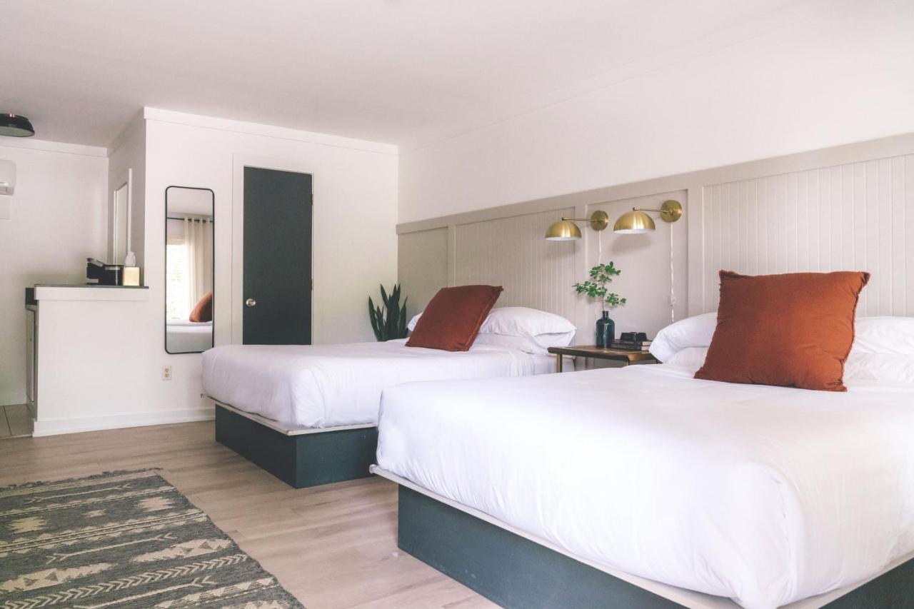 | Hotel Cashiers