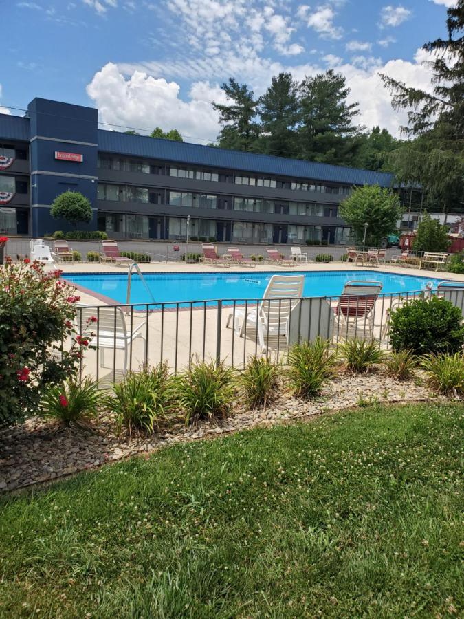 | Suburban Studios Middlesboro