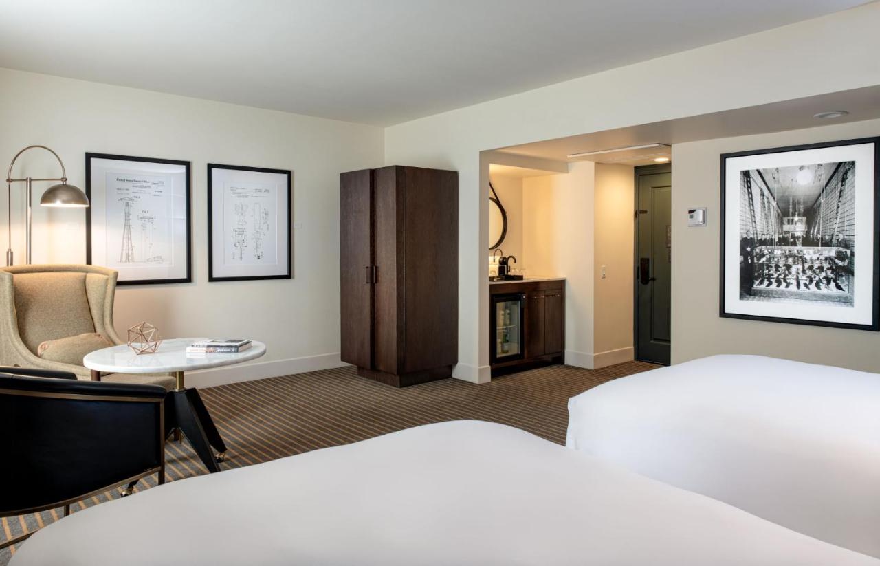 Deluxe Double Room at Hotel Theodore Seattle Downtown, Tapestry by Hilton