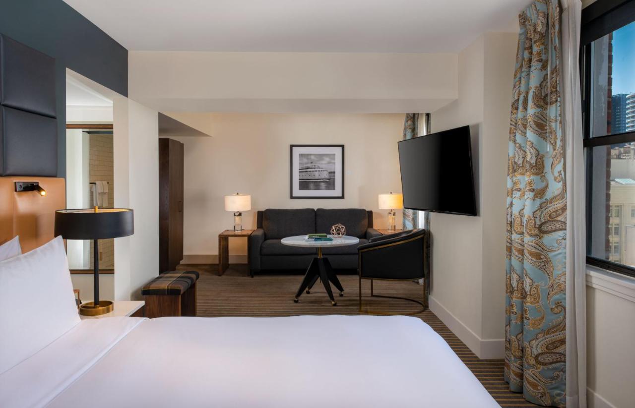Superior King Room at Hotel Theodore Seattle Downtown, Tapestry by Hilton