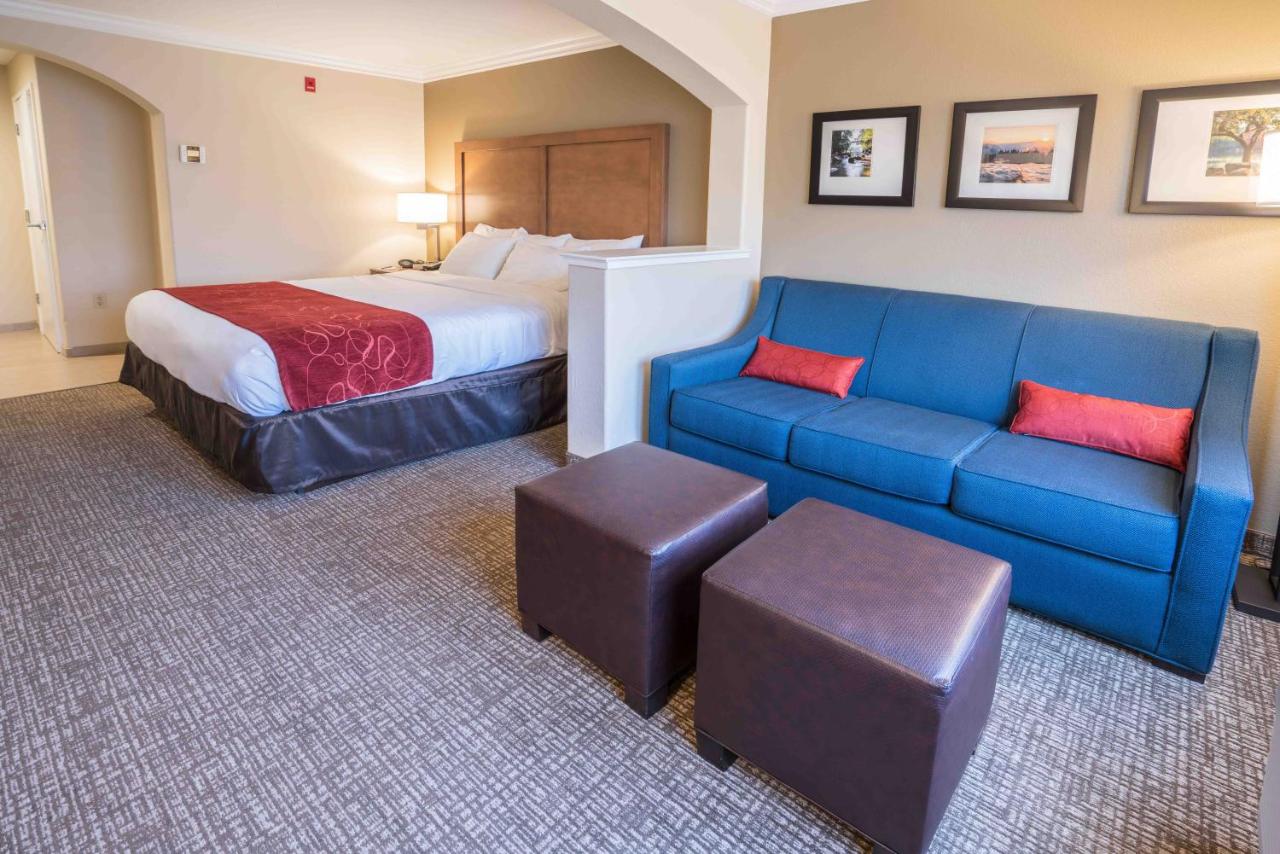 King Suite - Non-Smoking at Comfort Suites Fresno River Park