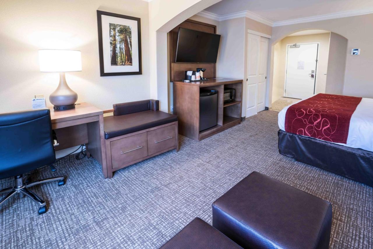 King Room with Roll-In Shower - Accessible/Non-Smoking at Comfort Suites Fresno River Park