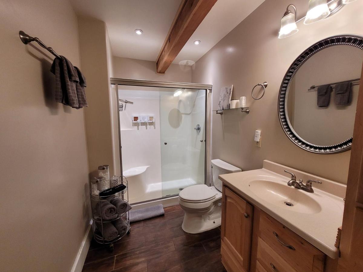 | Carriage House Inn