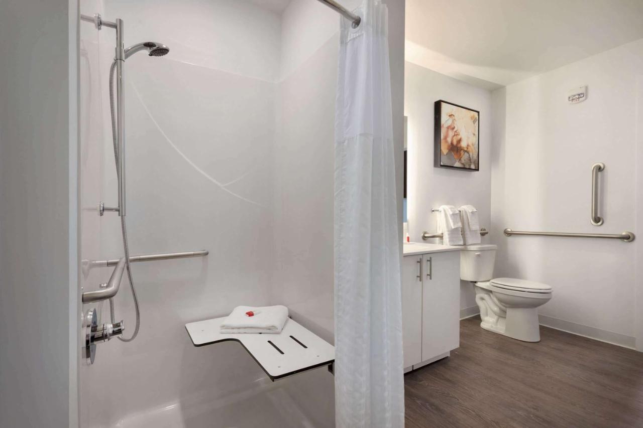 1 King Bed, Mobility/Hearing Impaired Accessible Room, Kitchenette at Leavenworth Local Hotel