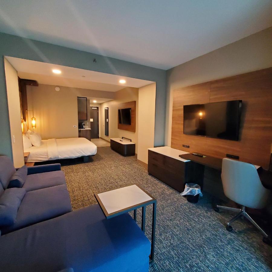 King Room - Non-Smoking at La Quinta Inn & Suites by Wyndham Nashville Downtown / Stadium