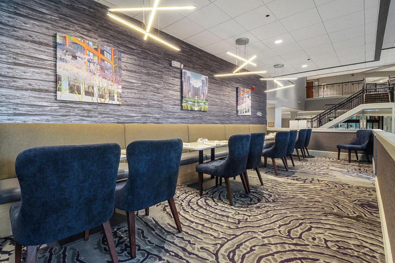 | Holiday Inn Chicago Nw Crystal Lk Conv Ctr, an IHG Hotel
