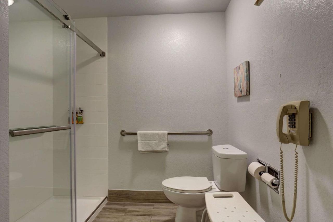 King Room - Non-Smoking at Quality Inn Pierre - Fort Pierre