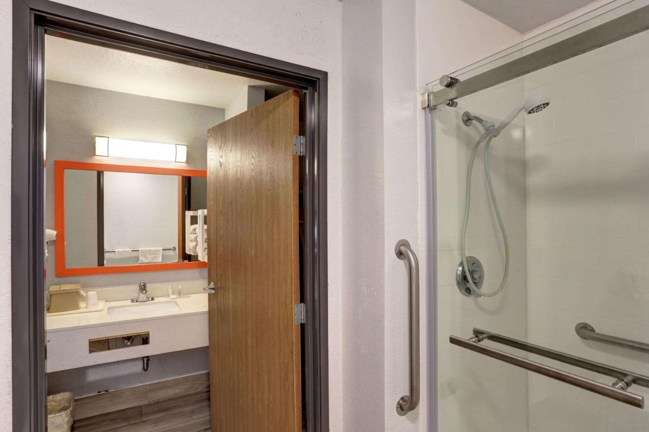 King Room - Non-Smoking at Quality Inn Pierre - Fort Pierre