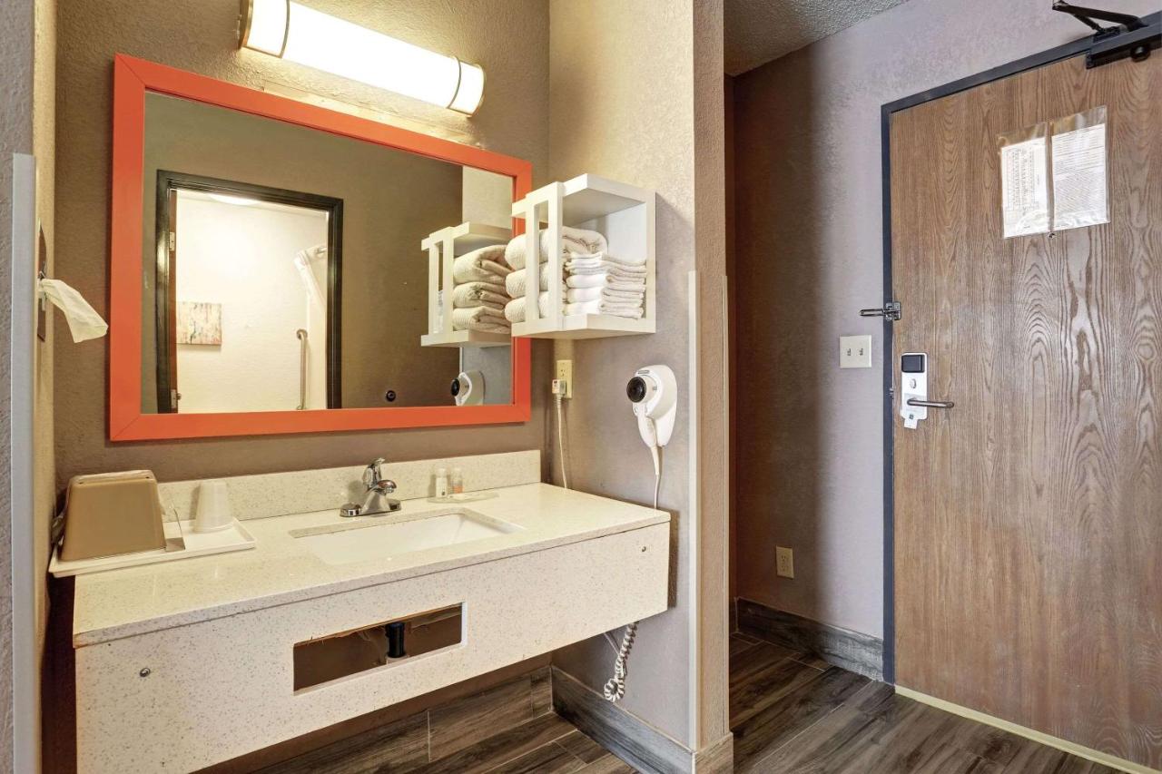 King Suite - Non-Smoking at Quality Inn Pierre - Fort Pierre