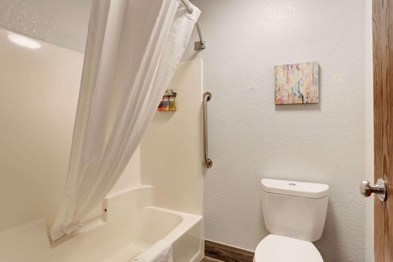 King Suite - Non-Smoking at Quality Inn Pierre - Fort Pierre
