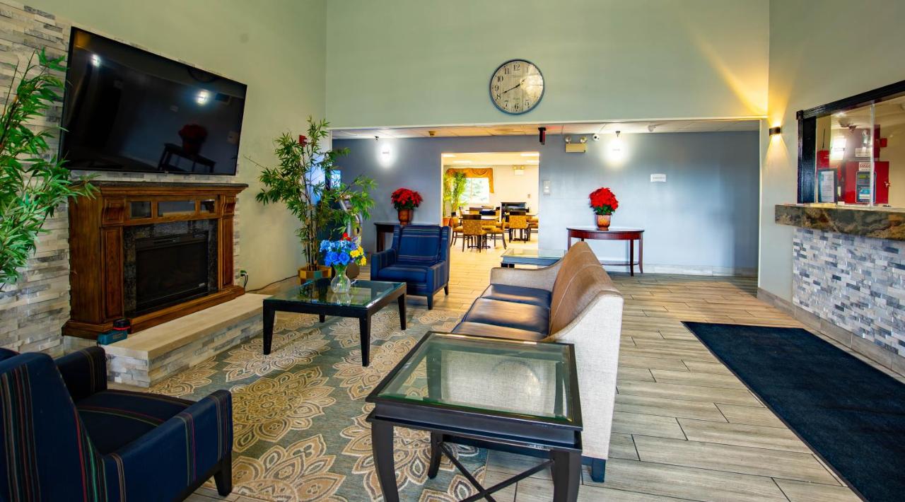| Quality Inn & Suites Woodstock near Lake Geneva