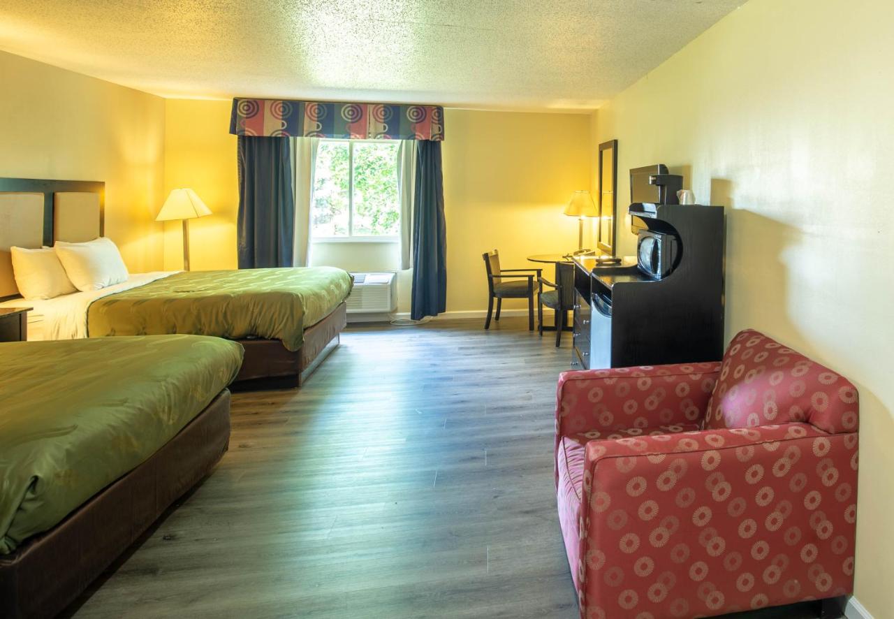 | Quality Inn & Suites Woodstock near Lake Geneva