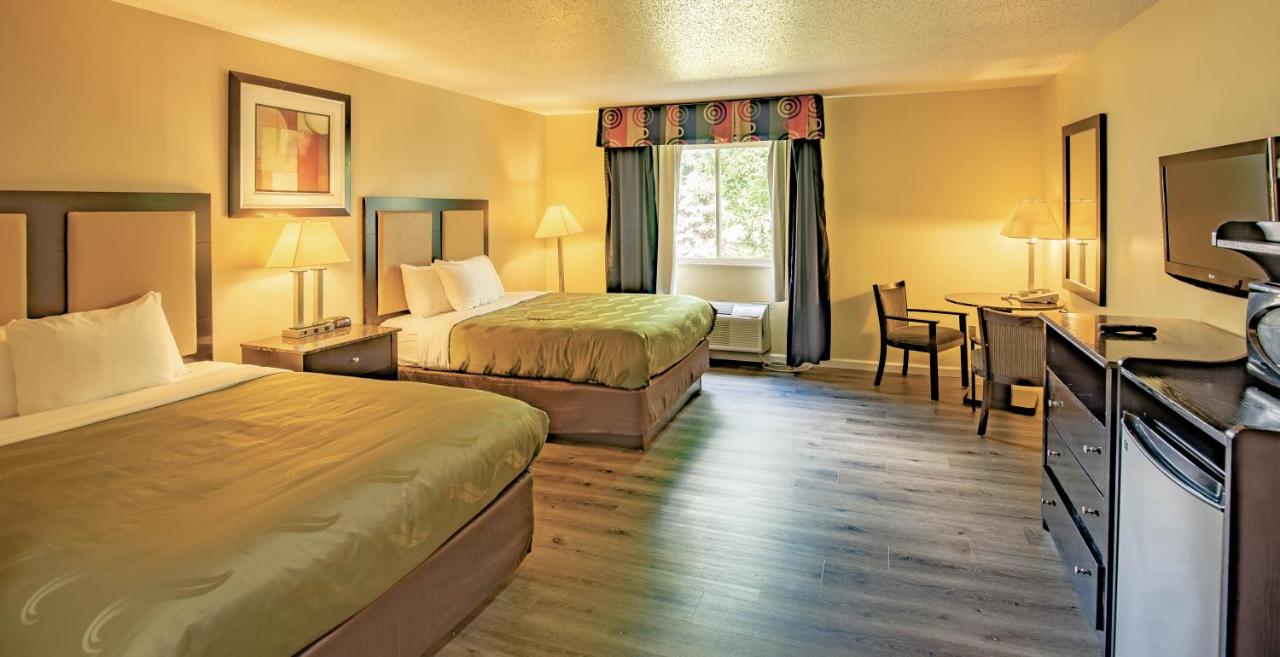 | Quality Inn & Suites Woodstock near Lake Geneva