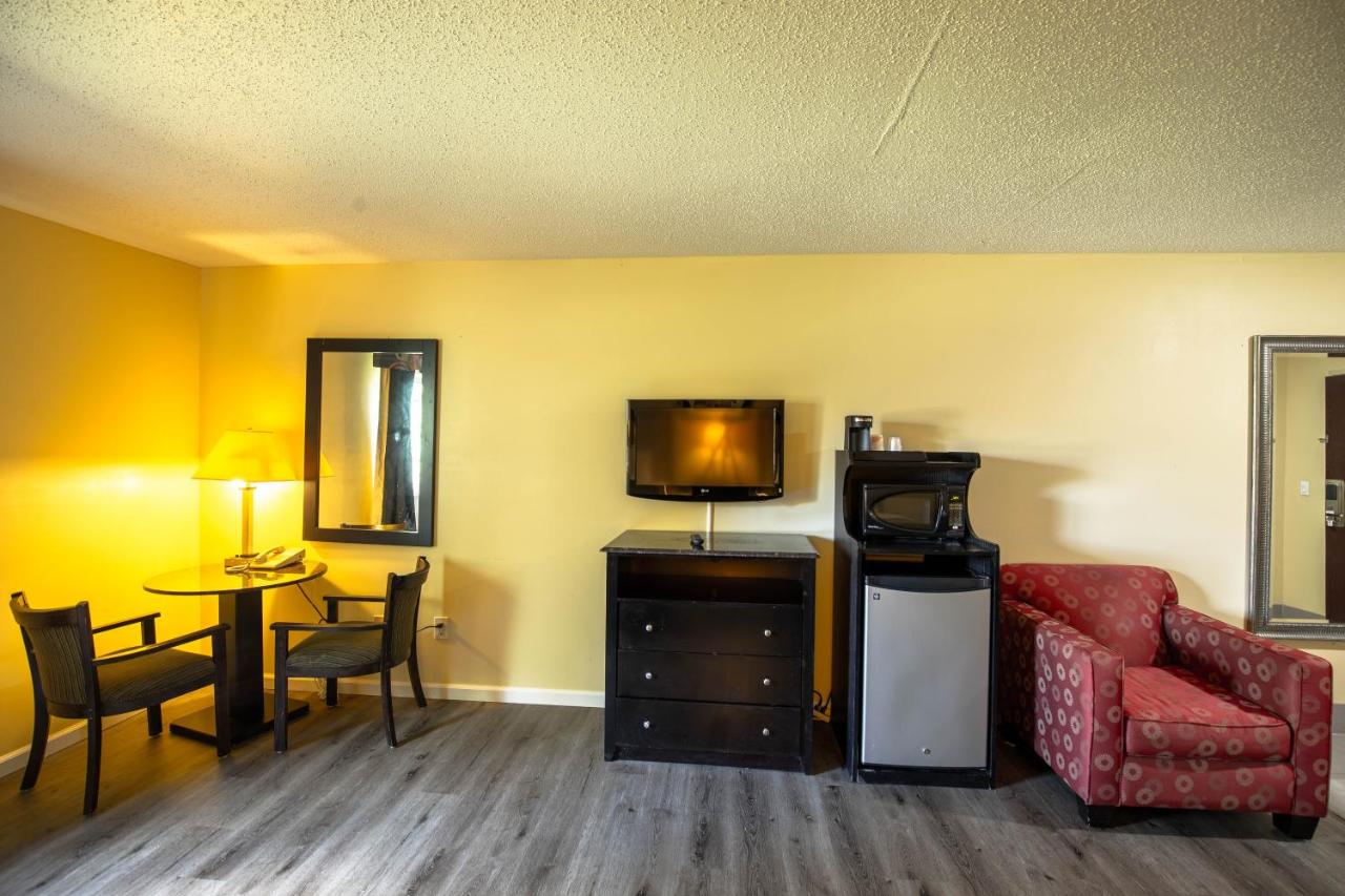 | Quality Inn & Suites Woodstock near Lake Geneva