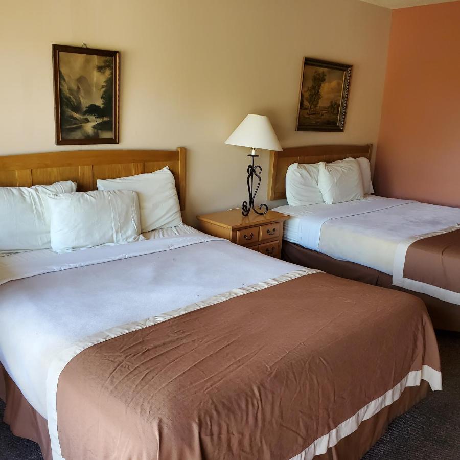 | Outback Roadhouse Motel & Suites Branson