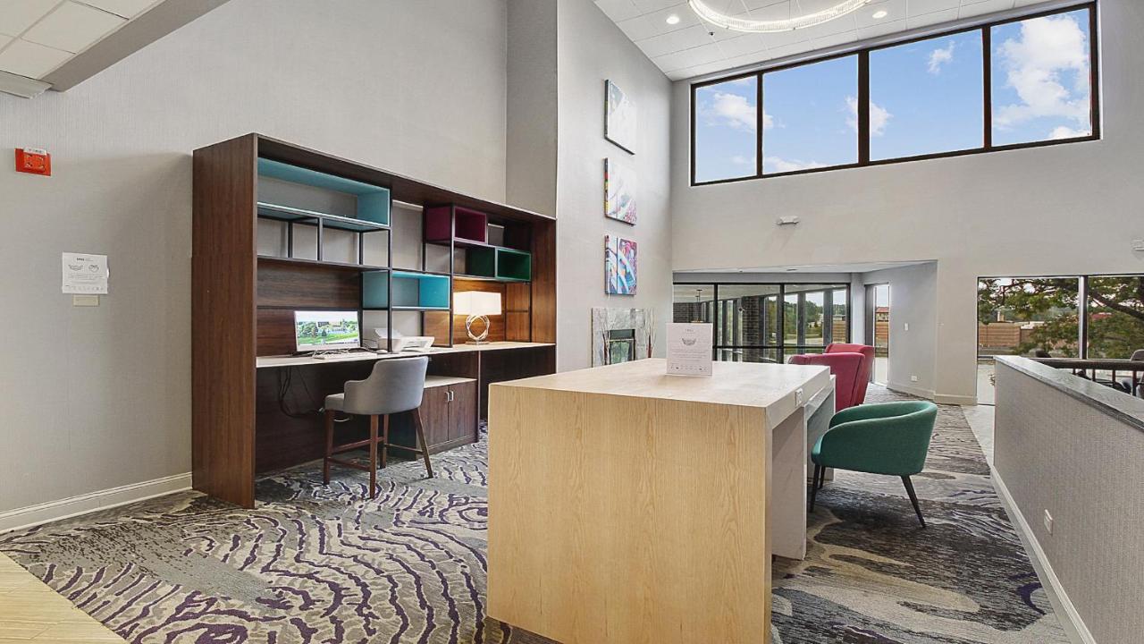 | Holiday Inn Chicago Nw Crystal Lk Conv Ctr, an IHG Hotel