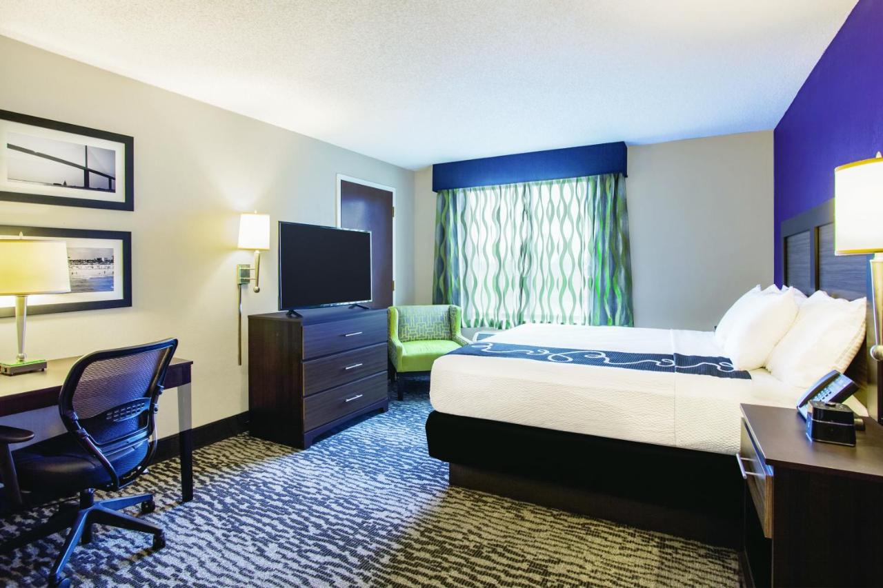 King Room - Mobility Access/Non-Smoking at La Quinta Inn & Suites by Wyndham Clearwater South