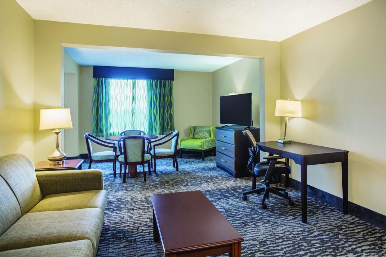 King Suite with Pool View - Non-Smoking at La Quinta Inn & Suites by Wyndham Clearwater South