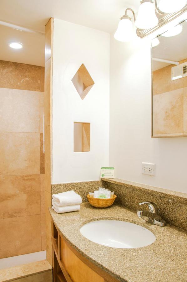 | Holiday Surf Hotel (with full kitchen)