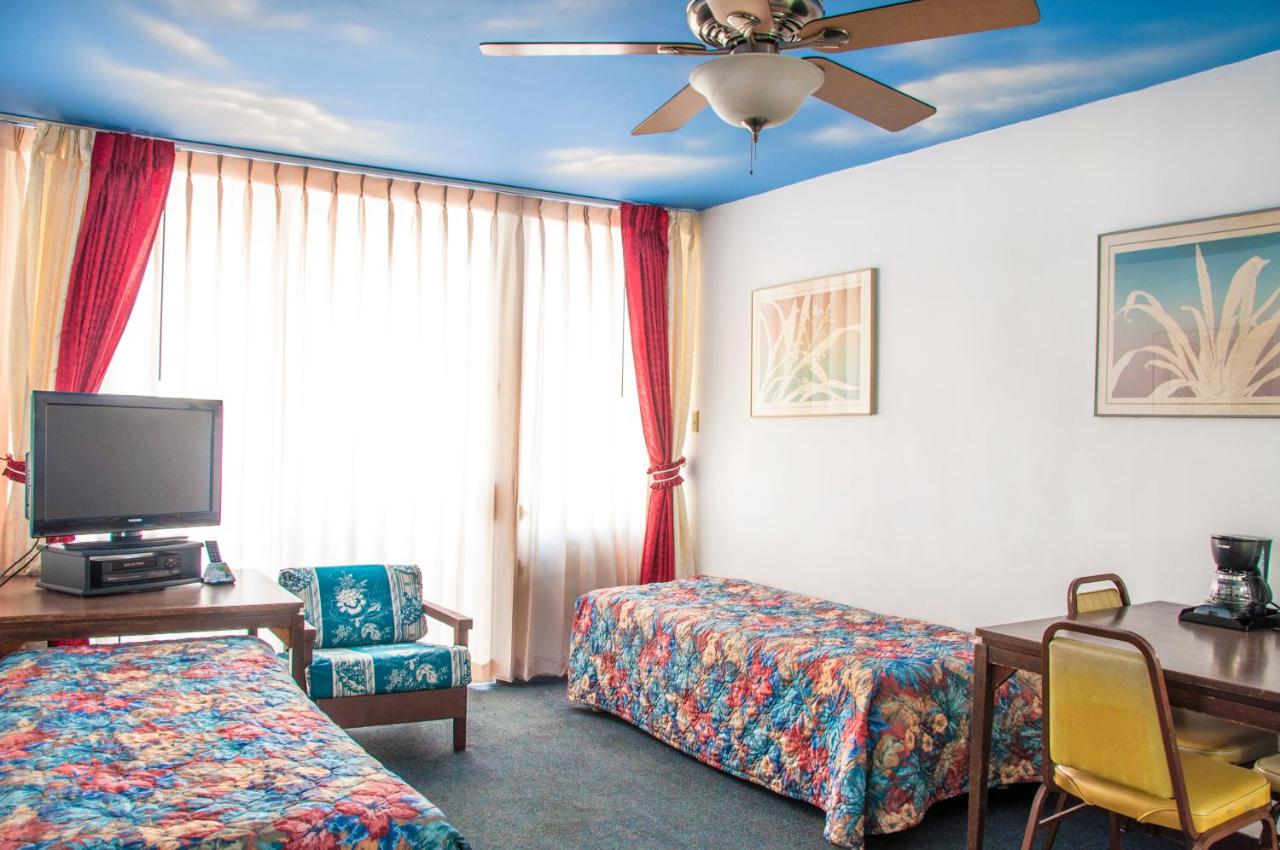 | Holiday Surf Hotel (with full kitchen)