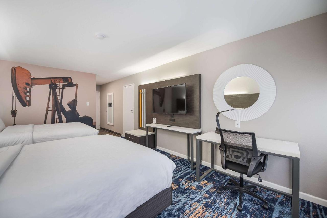 Double Room with Two Double Beds - Accessible/Non-Smoking at Clarion Pointe Marshall