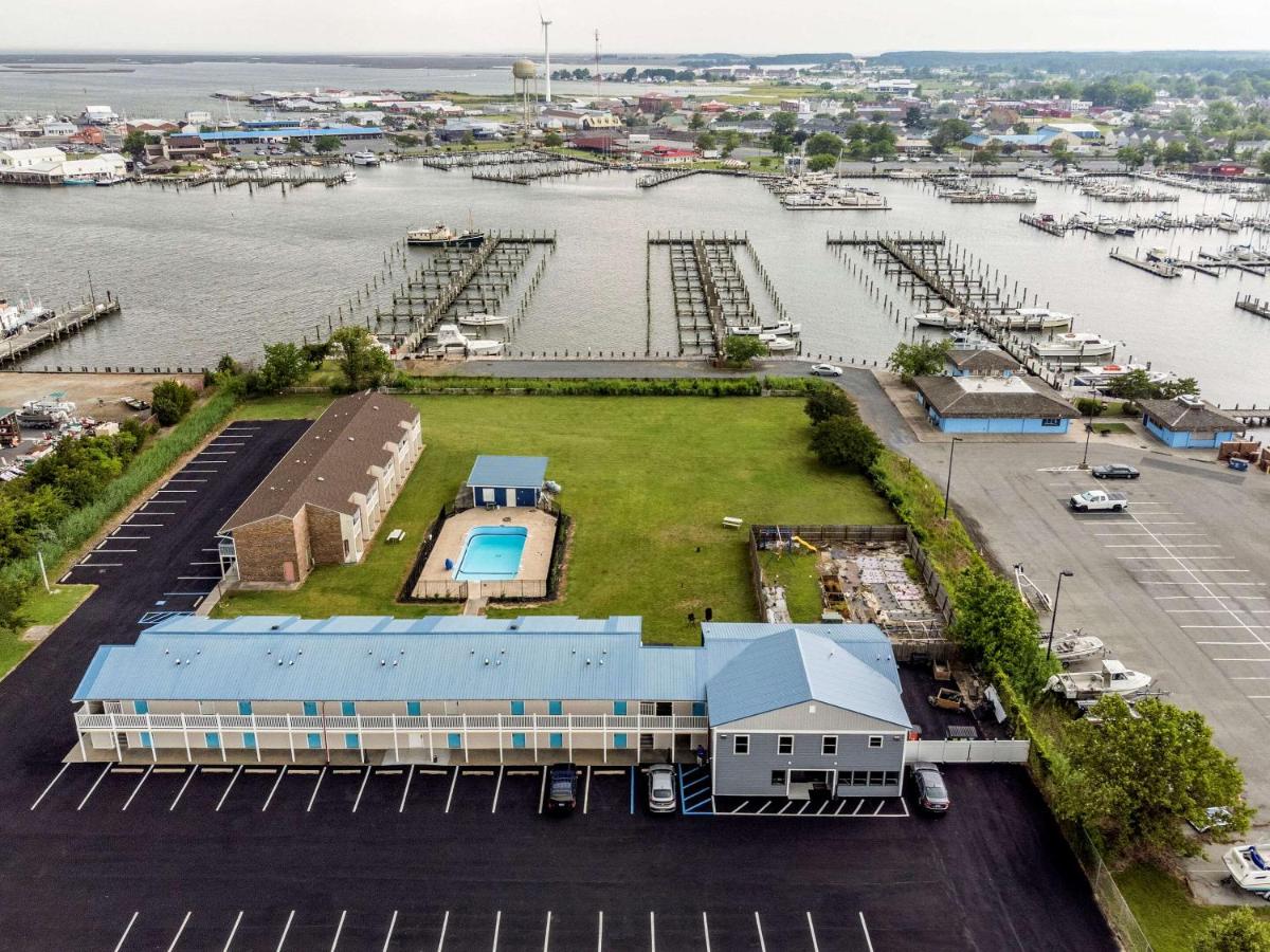| Rodeway Inn at Somers Cove Marina