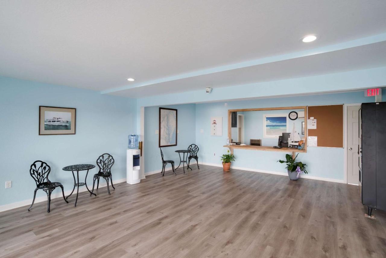 | Rodeway Inn at Somers Cove Marina