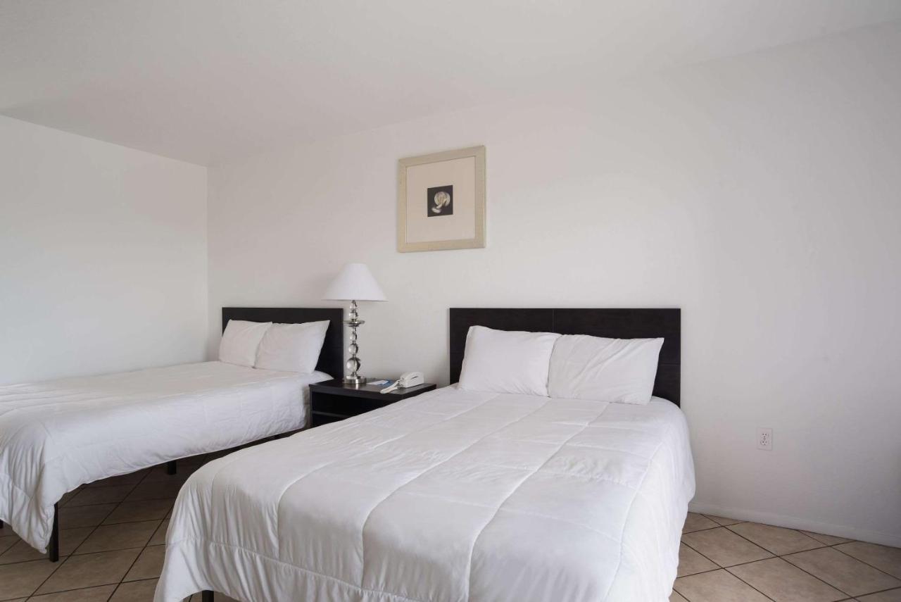 | Rodeway Inn at Somers Cove Marina