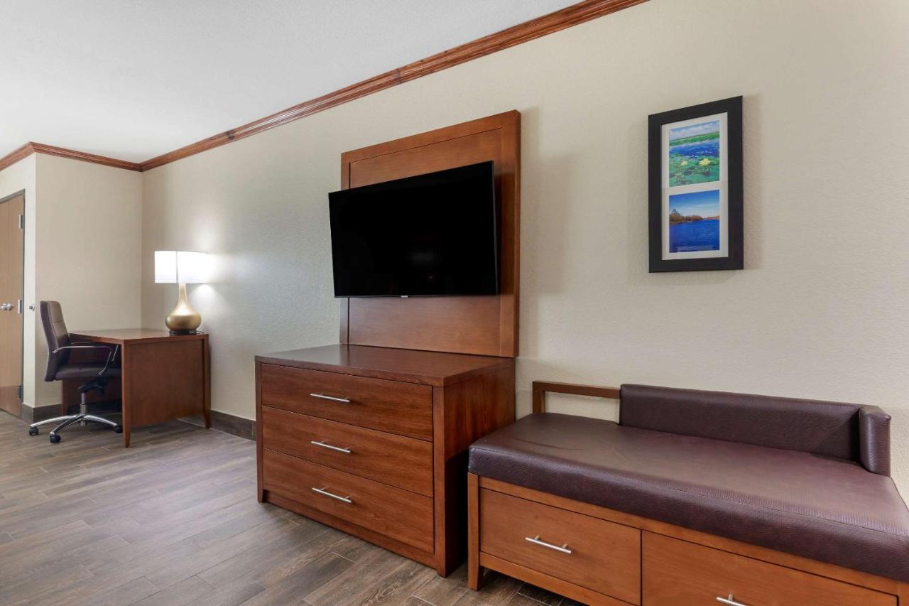 Queen Suite with Two Queen Beds and Sofabed - Non Smoking at Comfort Suites West Monroe near Ike Hamilton Expo Center