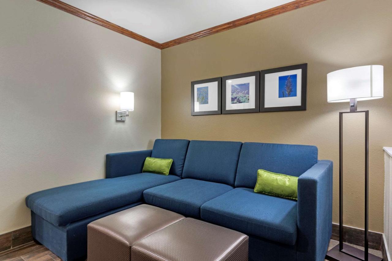 Queen Suite with Two Queen Beds and Sofabed - Non Smoking at Comfort Suites West Monroe near Ike Hamilton Expo Center