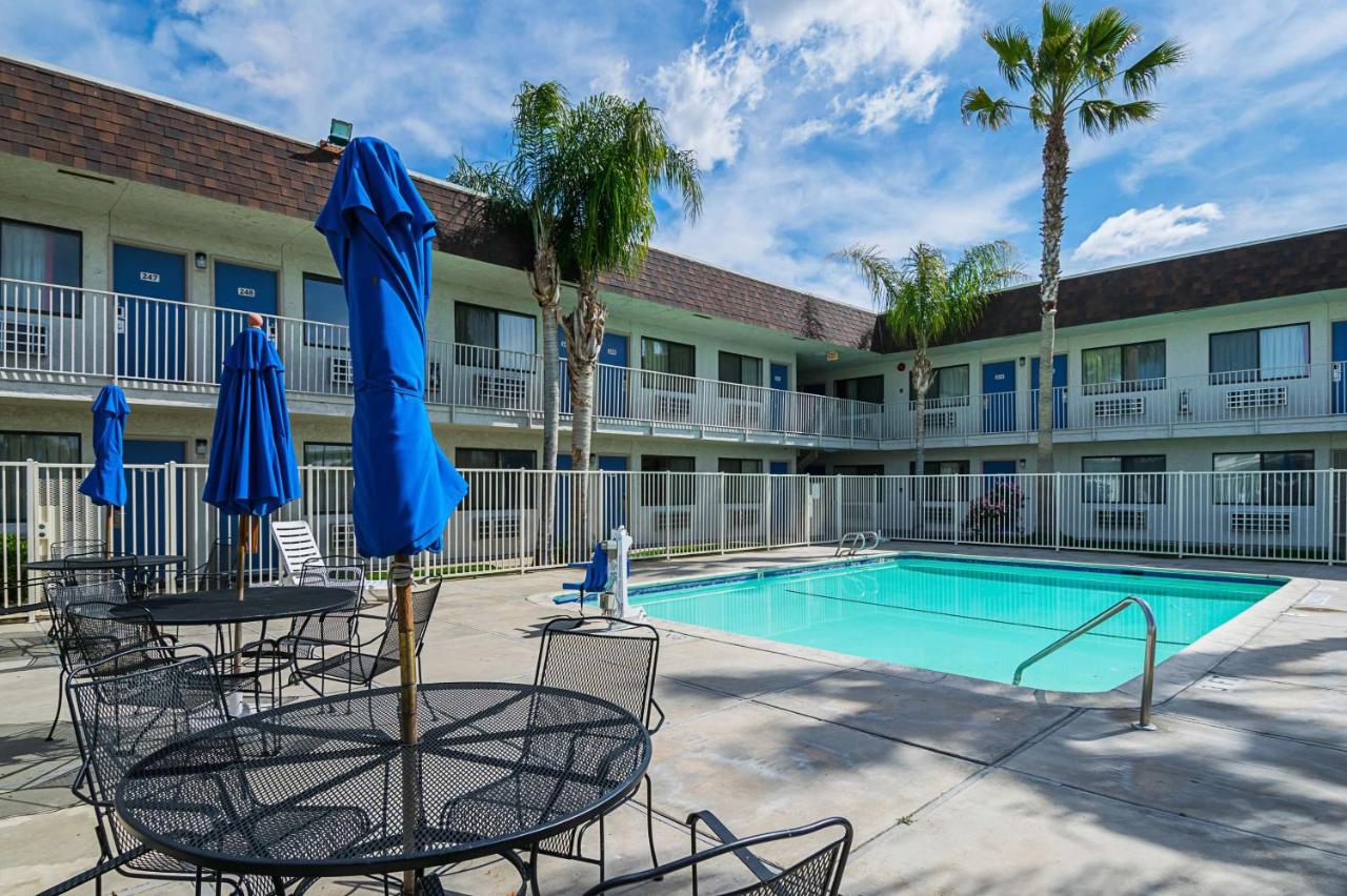 | Motel 6 Lost Hills / Buttonwillow Racetrack