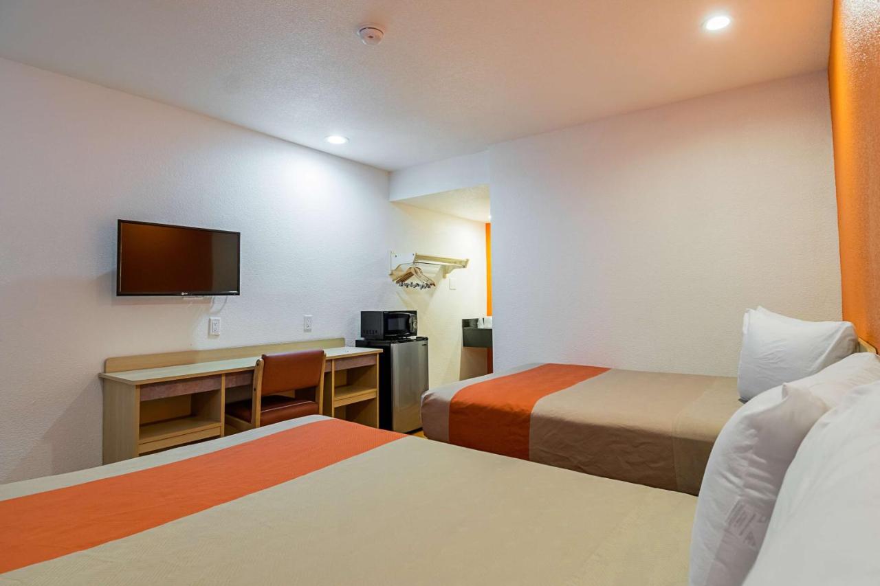 | Motel 6 Lost Hills / Buttonwillow Racetrack