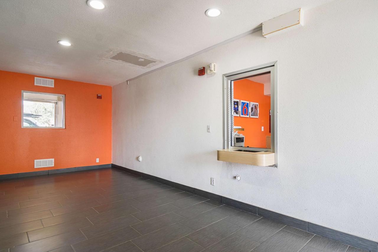 | Motel 6 Lost Hills / Buttonwillow Racetrack