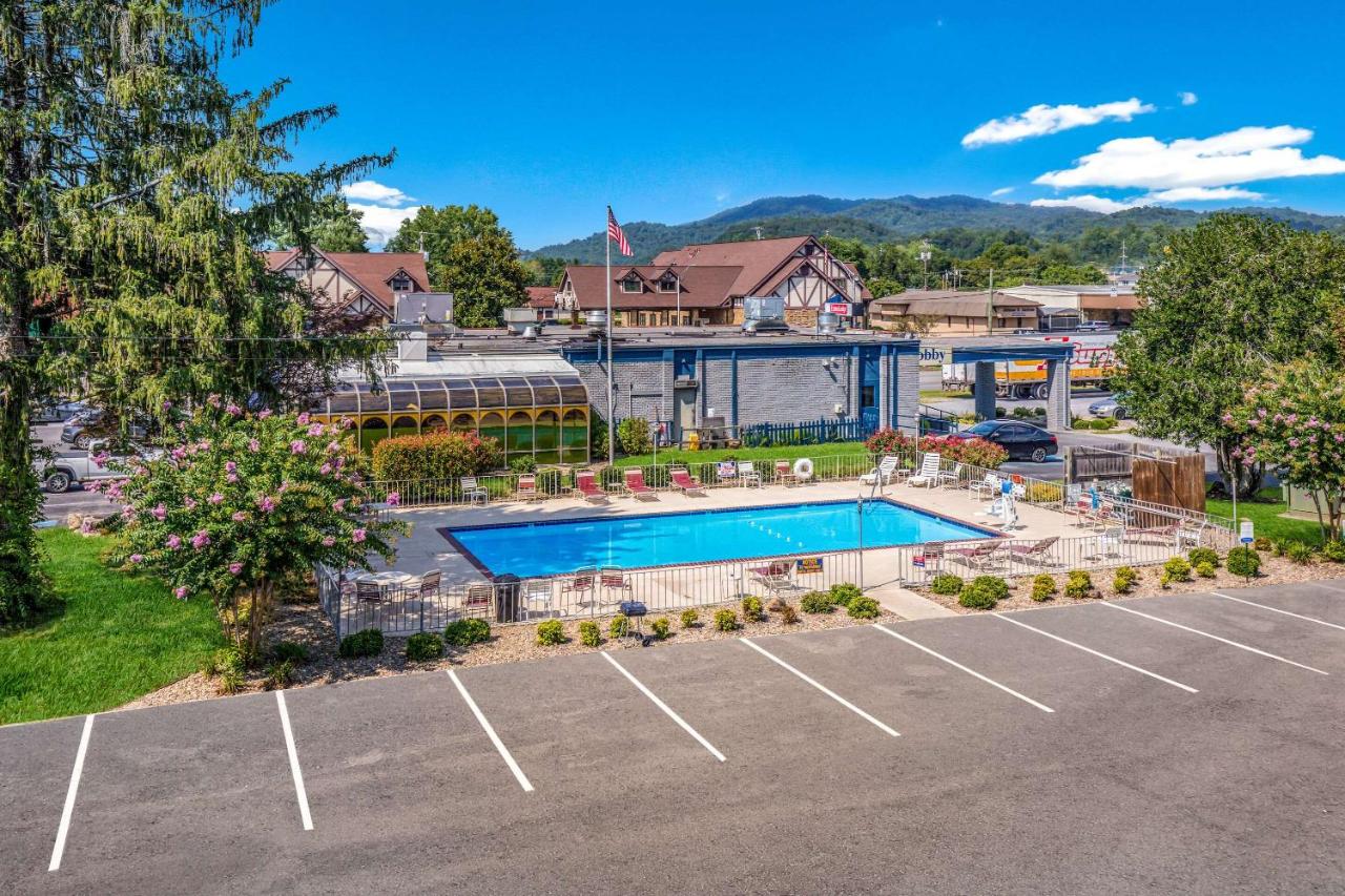  | Suburban Studios Middlesboro