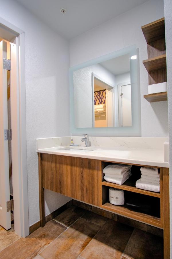| Staybridge Suites Quantico-Stafford, an IHG Hotel