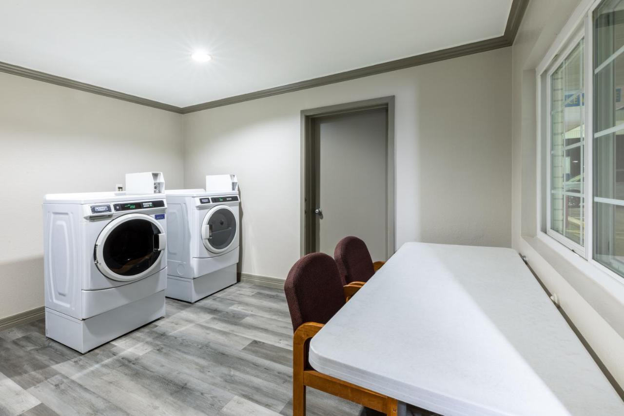 | Days Inn by Wyndham Baytown TX