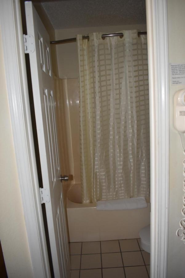 Deluxe King Room at Royal Inn